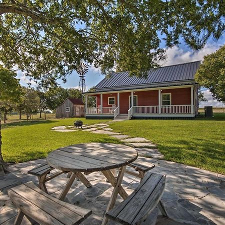 Peaceful Schulenburg Farmhouse With Fire Pit And Grill Dış mekan fotoğraf