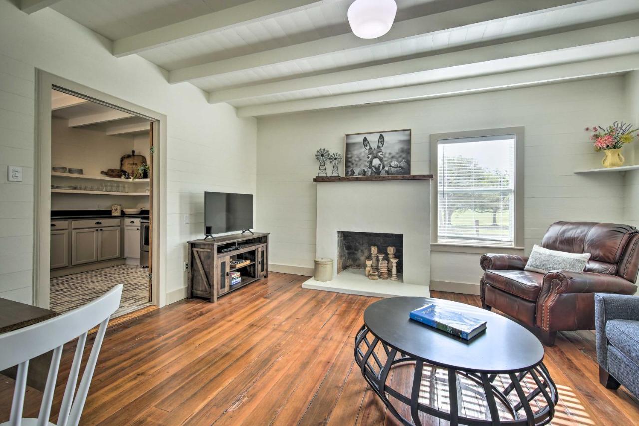 Peaceful Schulenburg Farmhouse With Fire Pit And Grill Dış mekan fotoğraf