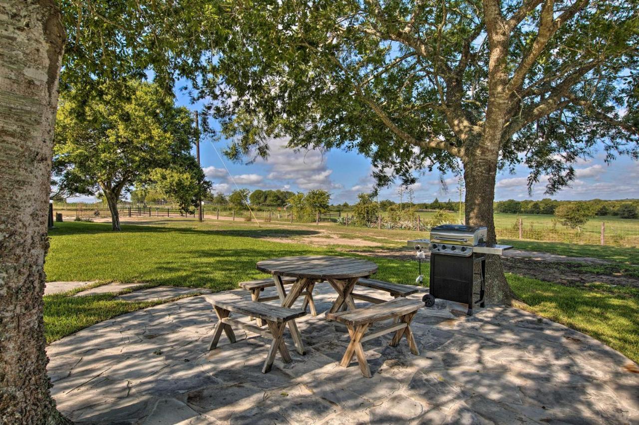 Peaceful Schulenburg Farmhouse With Fire Pit And Grill Dış mekan fotoğraf