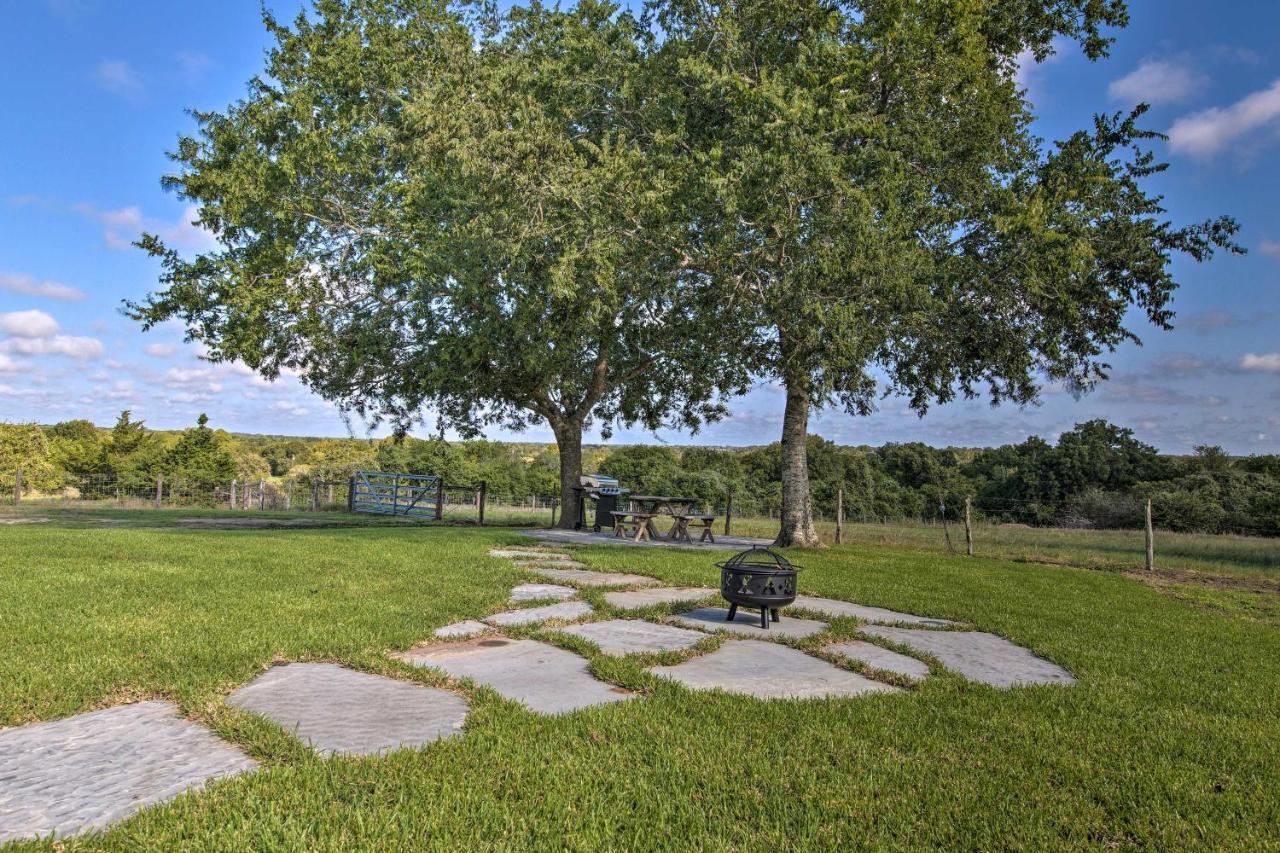 Peaceful Schulenburg Farmhouse With Fire Pit And Grill Dış mekan fotoğraf